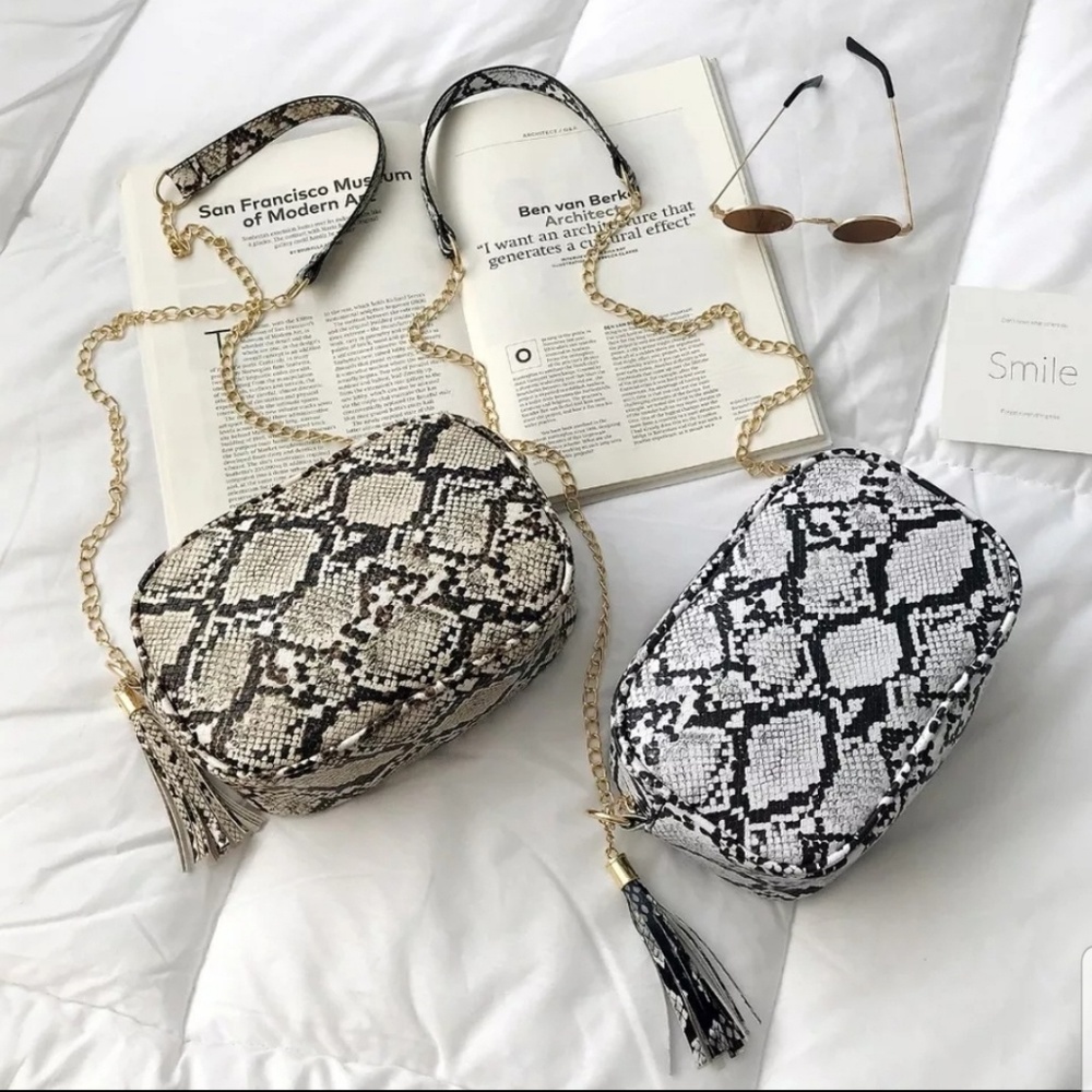 🆕️SALE!Snake Print Crossbody Messenger Bag💕